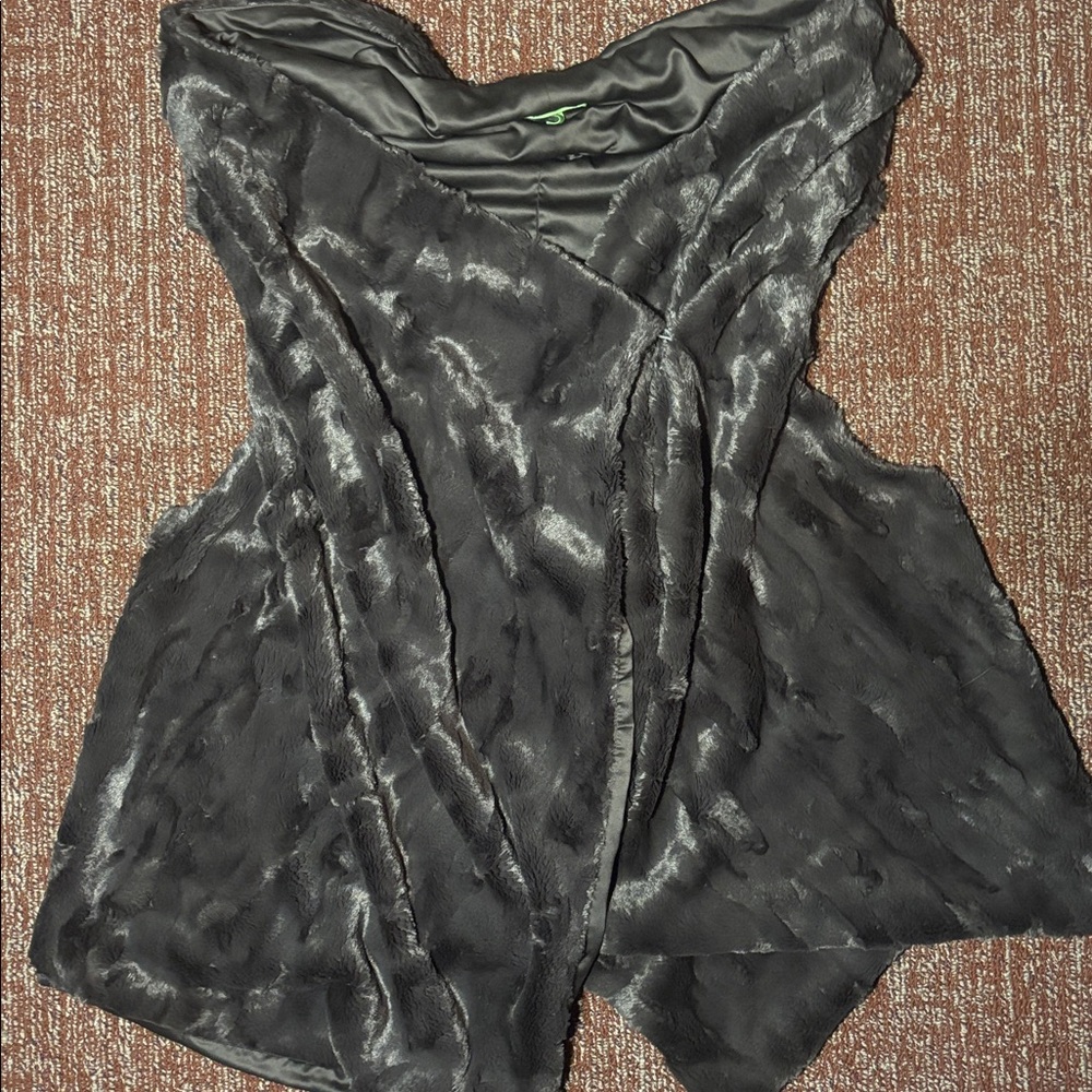 Logo faux fur super soft flowy long warm vest chic winter 2X cozy layering piece